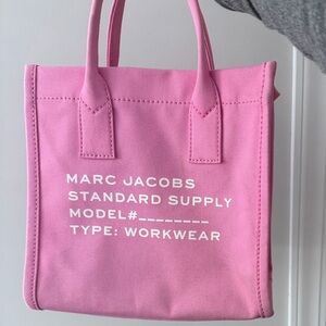 • Marc Jacobs Canvas Standard Supply
Large Tote Bag in Pink